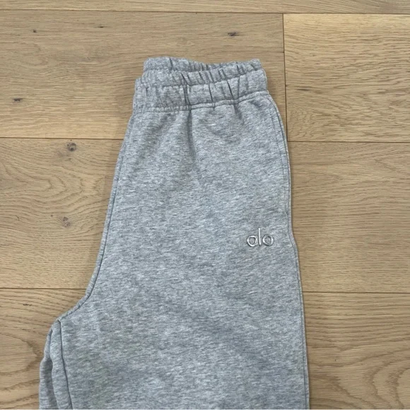 ALO Yoga Accolade Set Quarter Zip and Sweatpants Light Gray Unisex - Picture 11 of 16